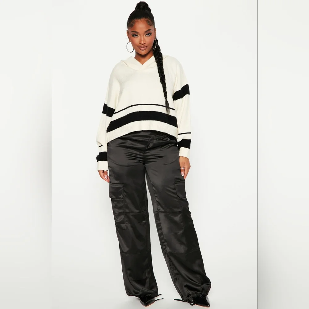 Black and Ivory Hooded long sleeve Sweater - Picture 2 of 8